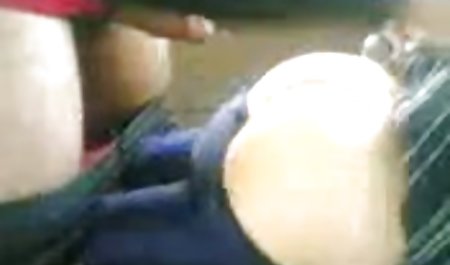 Natasha gibt einen Blowjob in brutal einem Café