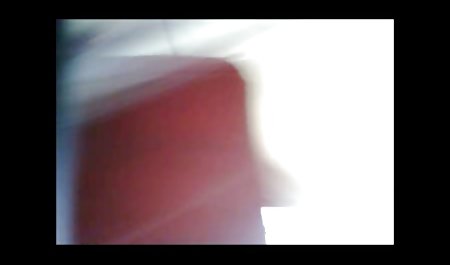 Nymphomanin Sara Jay fingert ihre enge porno cd Fotze zum Orgasmus!