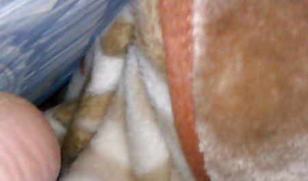 Turnhallen Big Tits porno girl Lesben in einem heißen Dreier