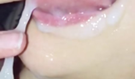 Alina 30 porno Li ist in ihrem sexy Weiß gekleidet