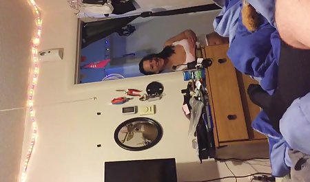 4 - zierliche Mädchen hatten einen bed porno Schwanz zu graben