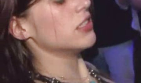 Diamantmeise wird gefickt porno kid und gibt Handjob